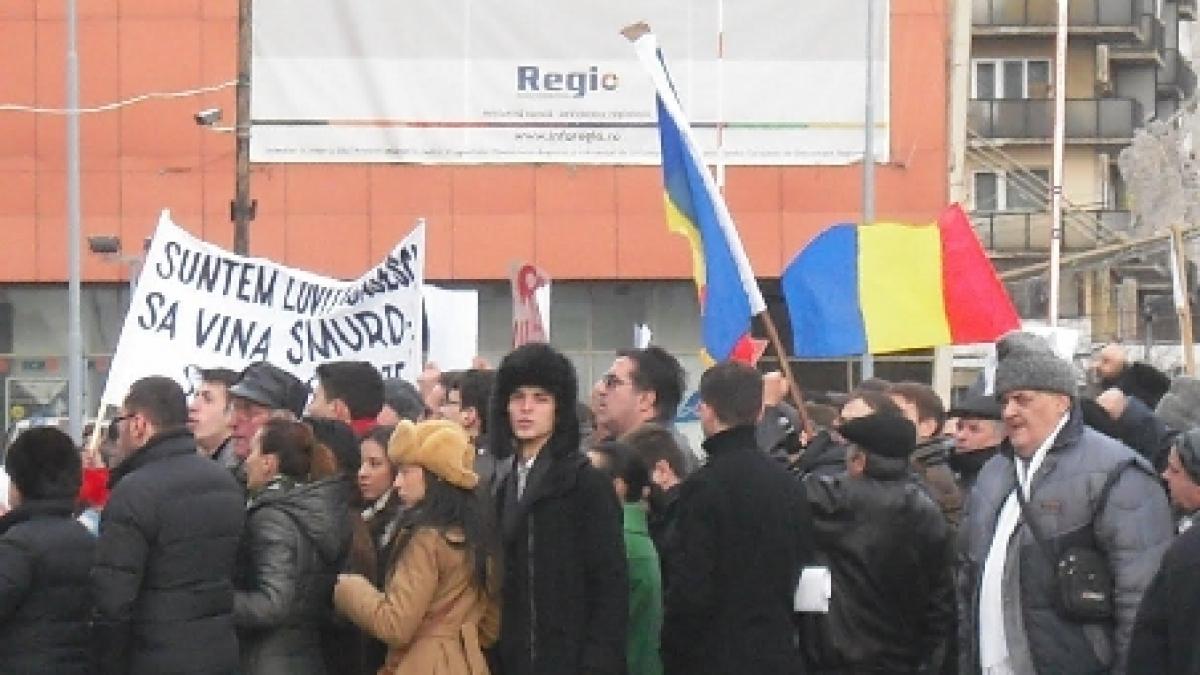 desi nu la fel de intense ca la inceput protestele continua si in suceava vaslui arad si bistrita