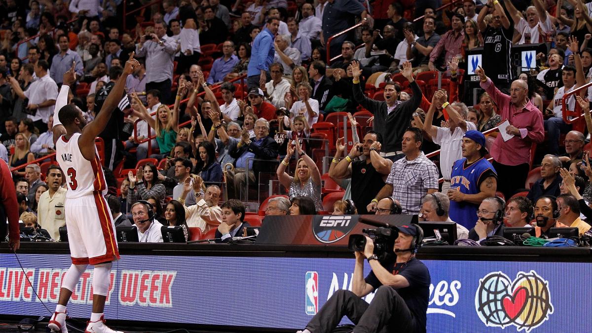 dwyane wade a revenit pe teren si a ajutat o pe miami heat sa obtina a treia victorie consecutiva