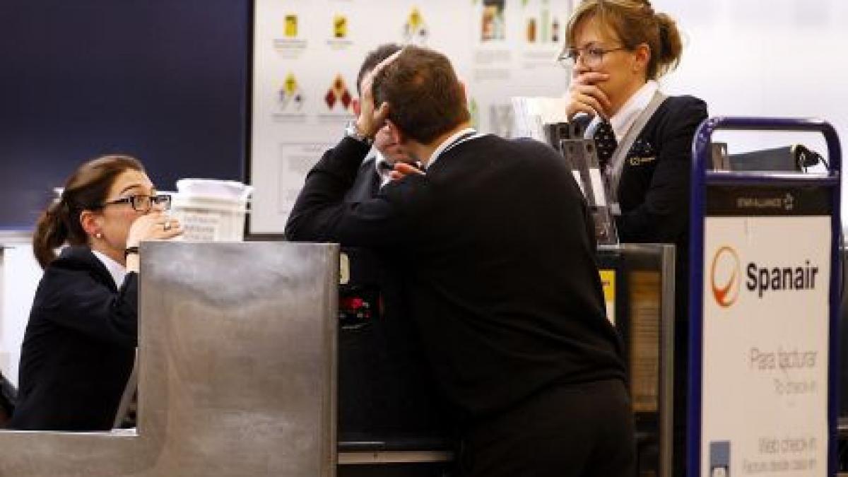 sute de pasageri blocati la sol dupa ce compania spanair si a incetat brusc activitatea