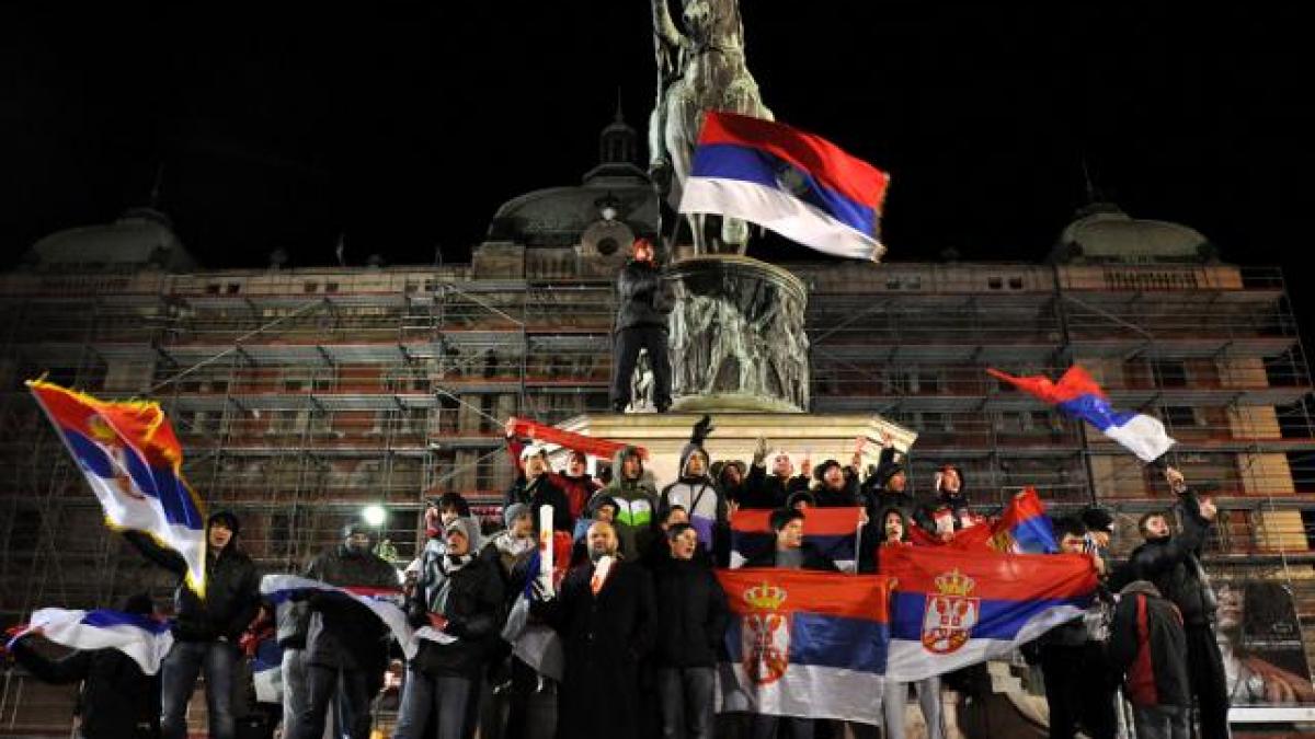 mii de sarbi au iesit in strada ignorand frigul au sarbatorit victoriile lui nole si a echipei de
