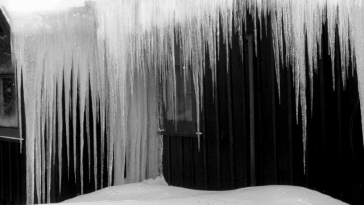 sanctiuni pentru cei care nu inlatura zapada si turturii politia a semnat deja amenzi de peste 90