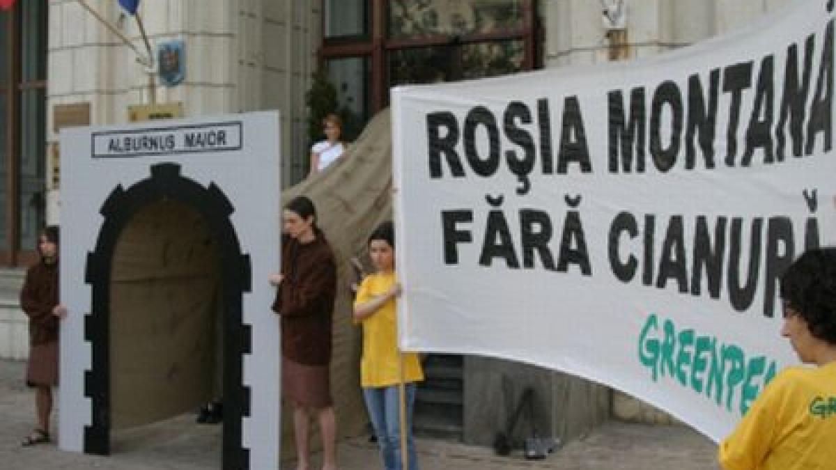 au dat buzna in ministerul mediului mai multi membri ai greenpeace au intrat in cabinetul lui