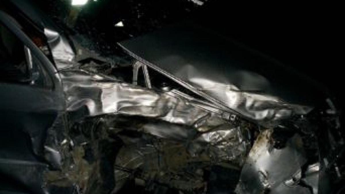 o familie a fost bagata in mormant si alte 4 persoane au ajuns in spital in urma unui accident