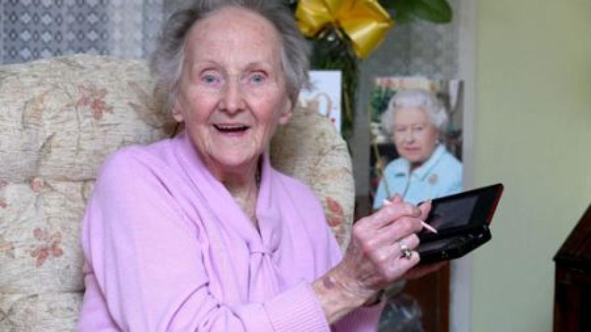 are 100 de ani dar poate sa te faca praf la jocurile pe nintendo cea mai batrana gamer ita din lume