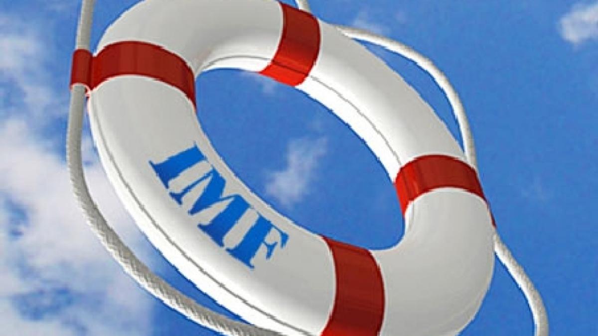 fmi grecia ar putea fi nevoita sa reduca salariul minim si sa taie unele bonusurile