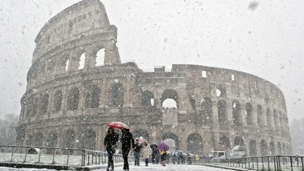 italia lovita de ninsori trafic feroviar perturbat si scoli inchise in cea mai friguroasa iarna din