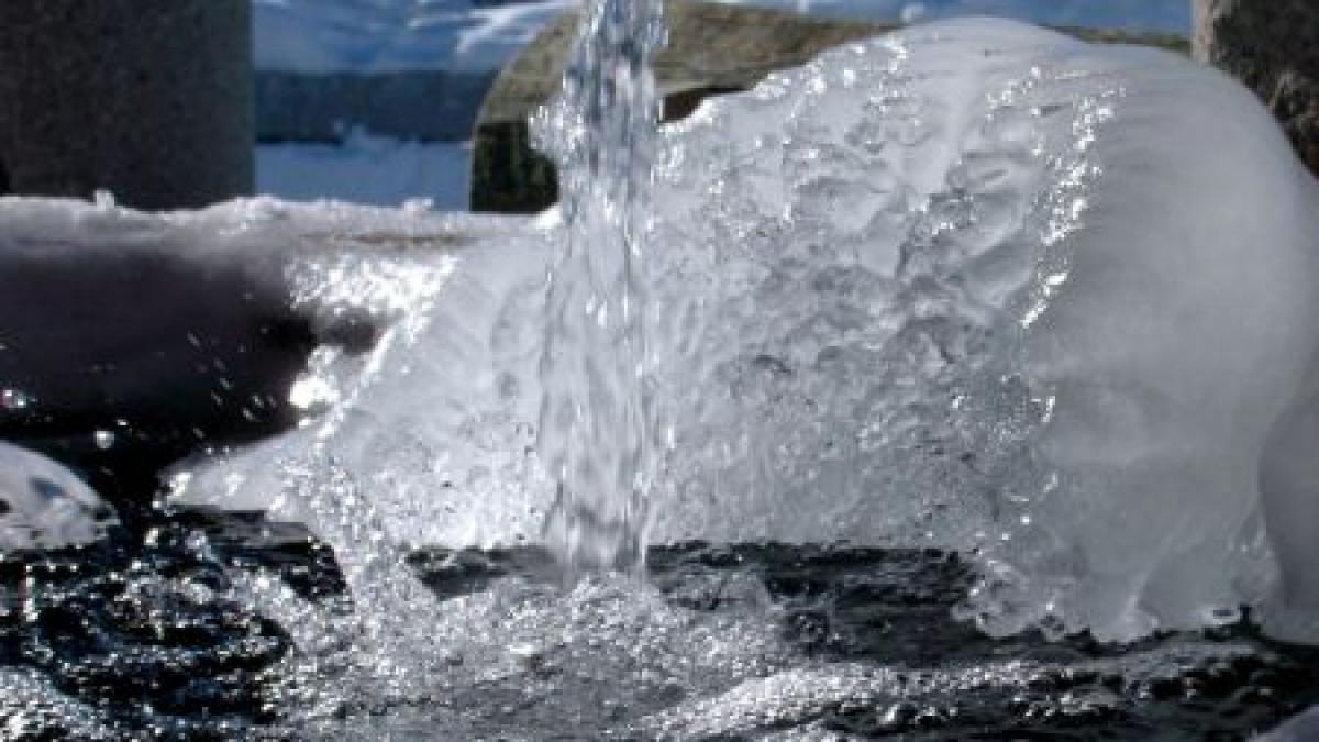 cat mai induram e frig de ingheata apele un oras intreg ar putea ramane fara apa din cauza gerului
