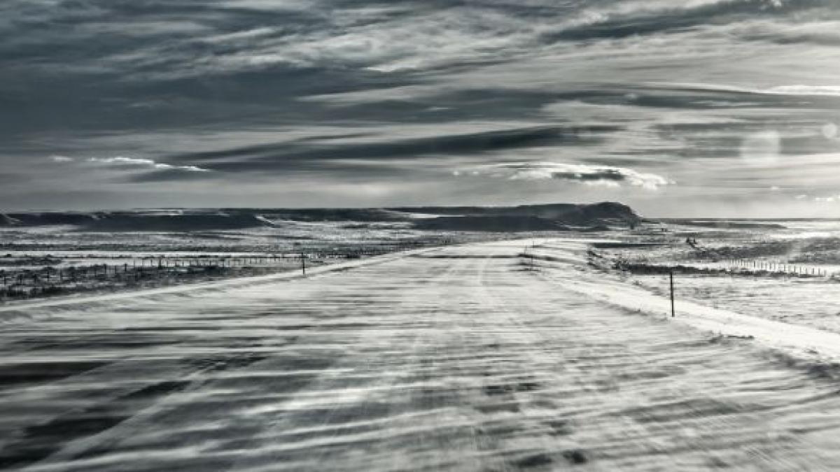 pe sosea ca la patinoar un barbat era sa moara dupa ce a derapat si a intrat cu masina intr un tir