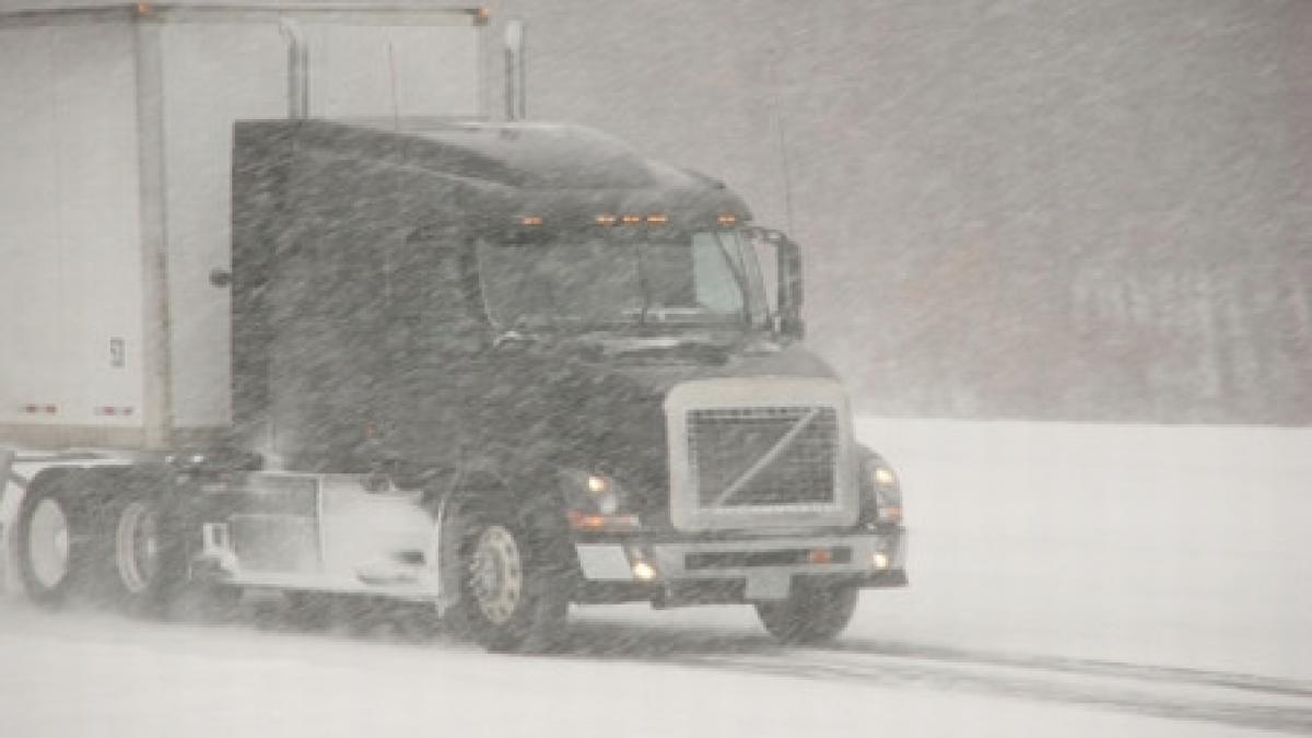 politistii care nu au lasat soferii sa inainteze din cauza vremii au avut de infruntat nervii