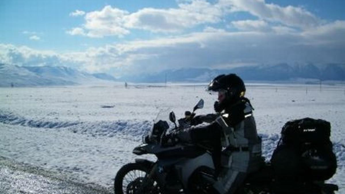 motociclistii au iesit sa incerce gheata de pe raul mures