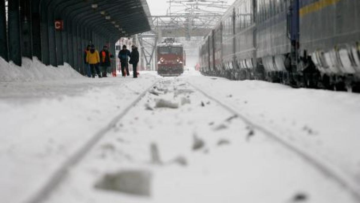 trei linii de cale ferata inchise si 43 de trenuri anulate din cauza vremii nefavorabile