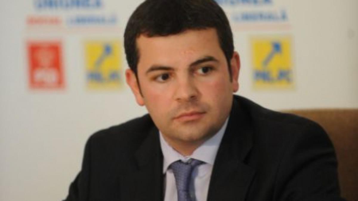 liderul pc basescu incearca sa ademeneasca acest nou guvern cu un mandat pana in 2013