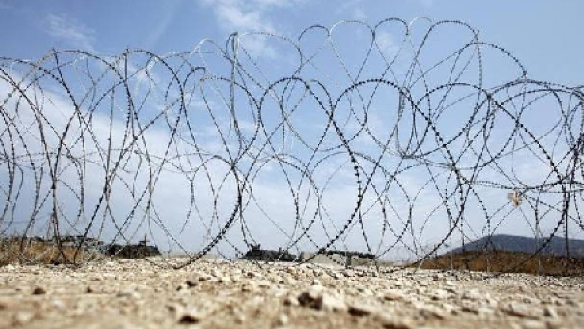 grecia pune un gard de sarma ghimpata la granita cu turcia 245 de persoane trec ilegal pe acolo