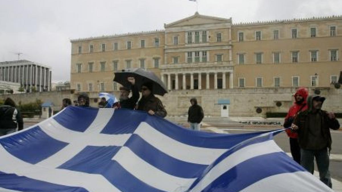 grecia trebuie sa reduca cheltuielile cu 3 2 miliarde euro in 2012