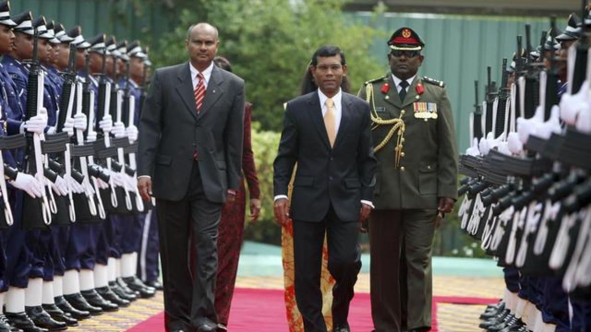 primul presedinte ales democratic inlaturat de fostul dictator seful statului din maldive si a dat