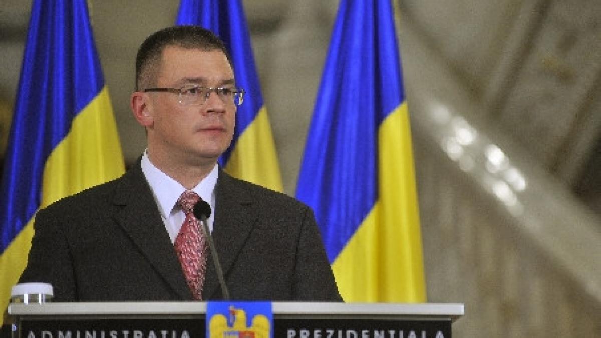 ungureanu a ajuns la palatul victoria pentru discutii cu liderii opozitiei despre noul guvern