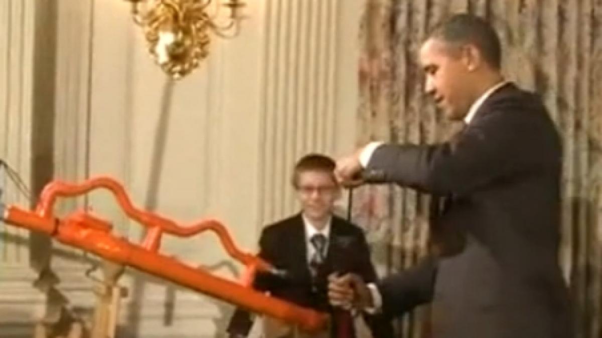atac cu proiectile dulci in interiorul casei albe obama la teava unui tun cu bezele