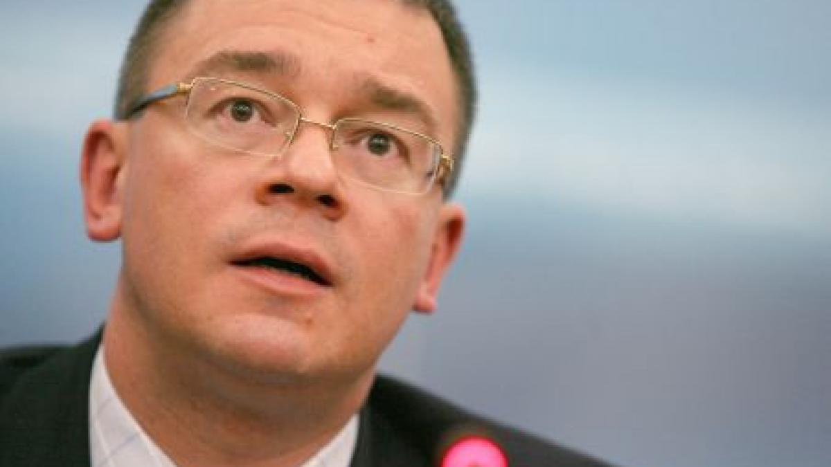 mihai razvan ungureanu si a dat demisia din functia de director al s i e vezi cine l a inlocuit