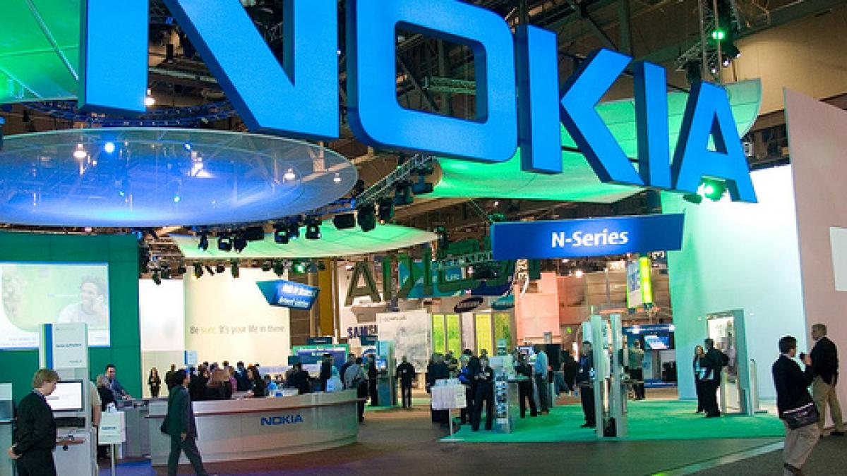nokia va concedia 4 000 de angajati pentru a reduce costurile compania muta productia in asia