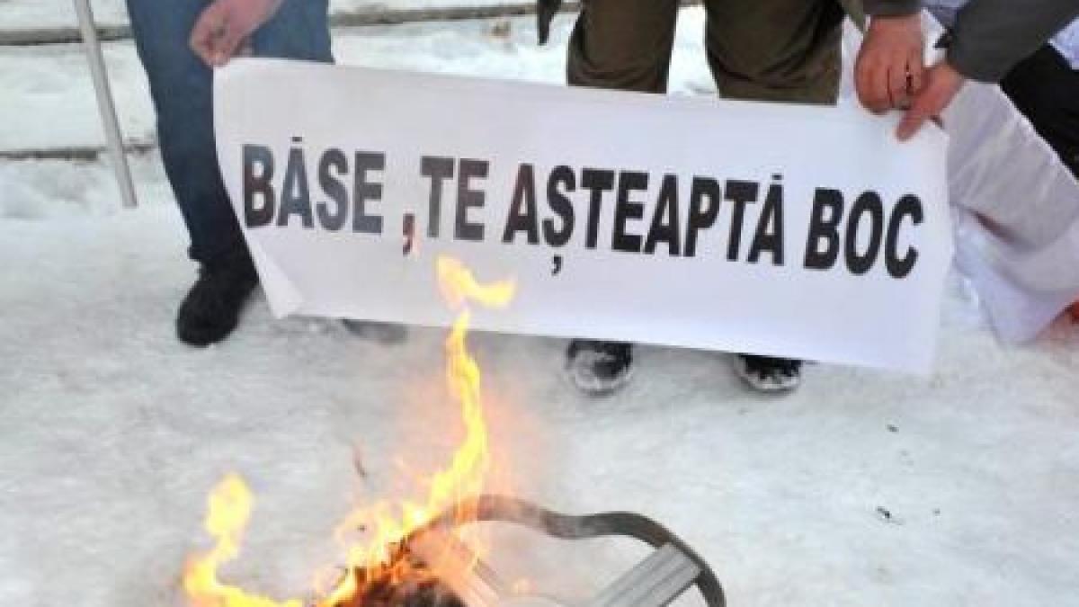protestele continua in intreaga tara romanii cer demisia lui basescu