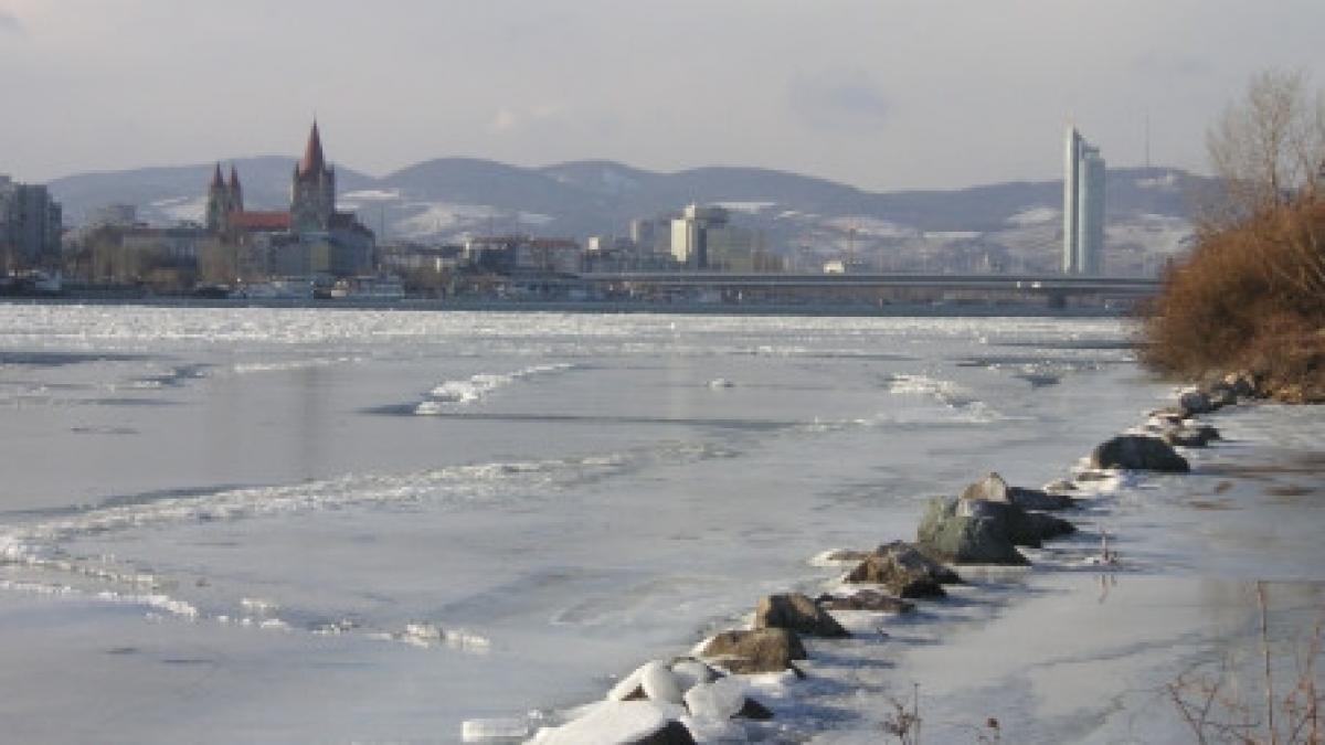 sofia bulgaria si romania au decis suspendarea totala a traficului pe dunare