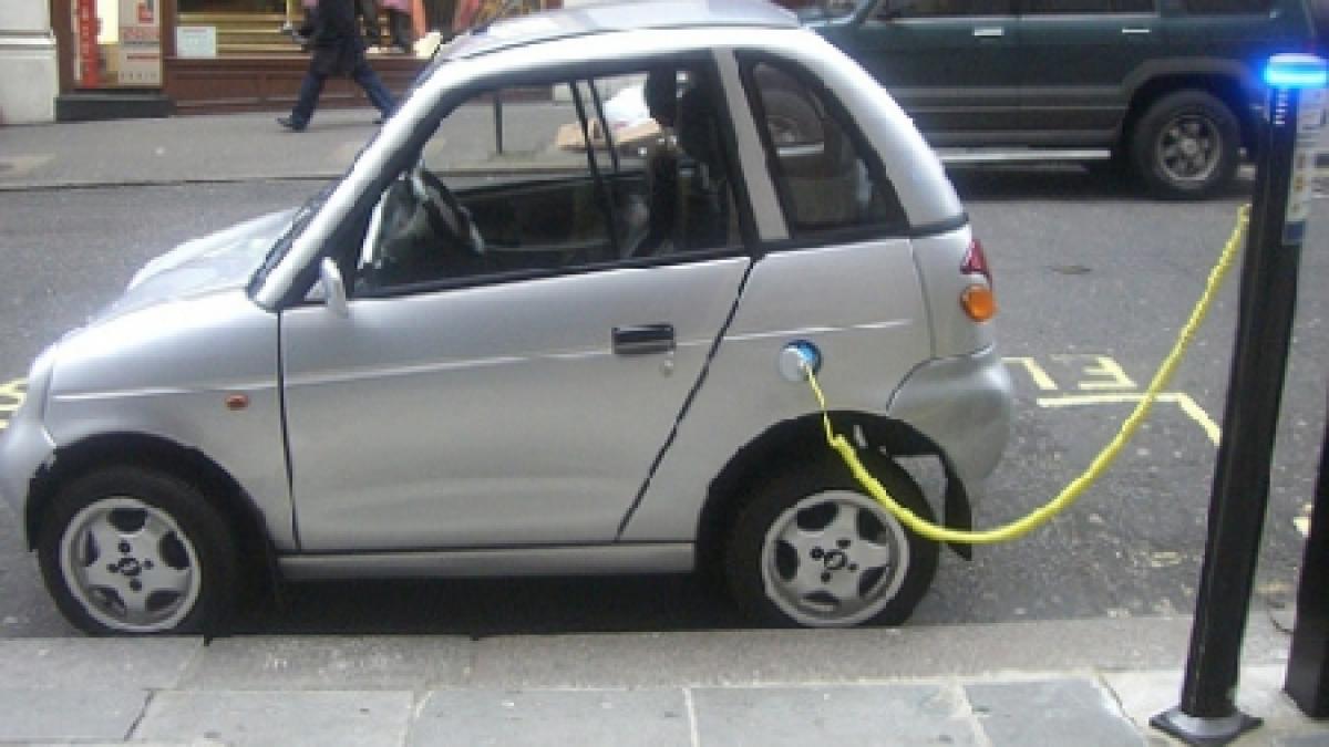 un proiect care ar putea revolutiona transportul autostrada care incarca masini electrice