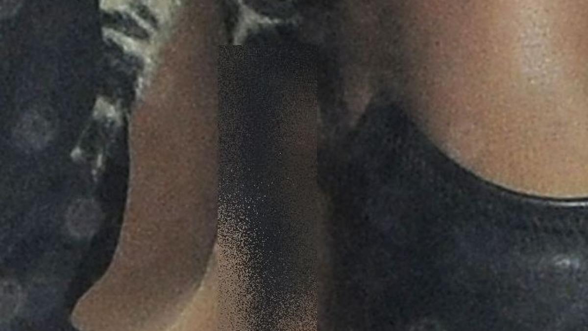 n a mai reusit sa treaca pe la cosmetica inainte de a merge in club dedesubturile care nu trebuiau