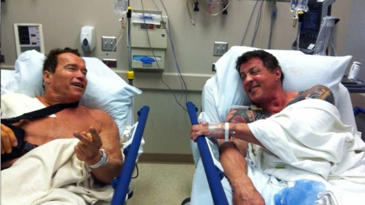arnold schwarzenegger si sylvester stallone colegi de suferinta pe patul de spital