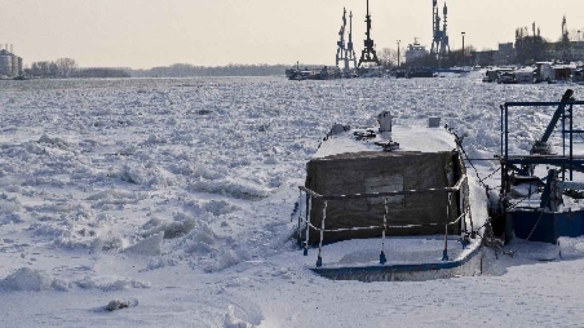 iarna a paralizat europa dunarea a inghetat din croatia pana la varsare in romania