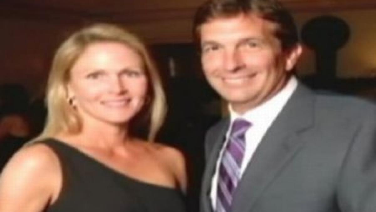 intortocheate sunt caile legale are 42 de ani dar a fost adoptata de iubitul ei milionar