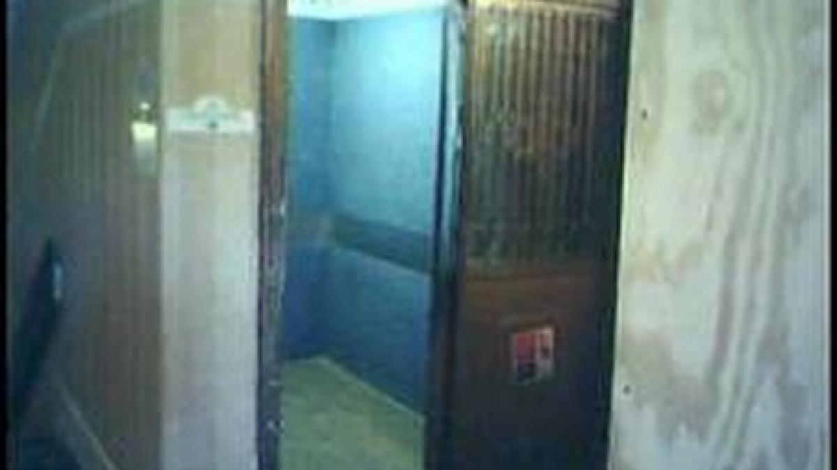 un ploiestean a cazut cu liftul opt etaje vezi aici reportajul