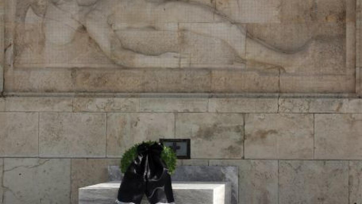 militanti ai frontului comunist sindical grec acuza dictatura monopolului ue fata de grecia