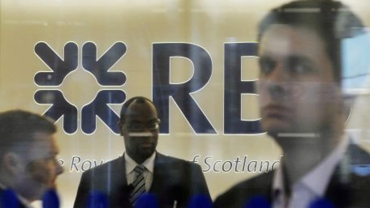 mai multi bancheri britanici au fost arestati pentru acuzatii de evaziune fiscala