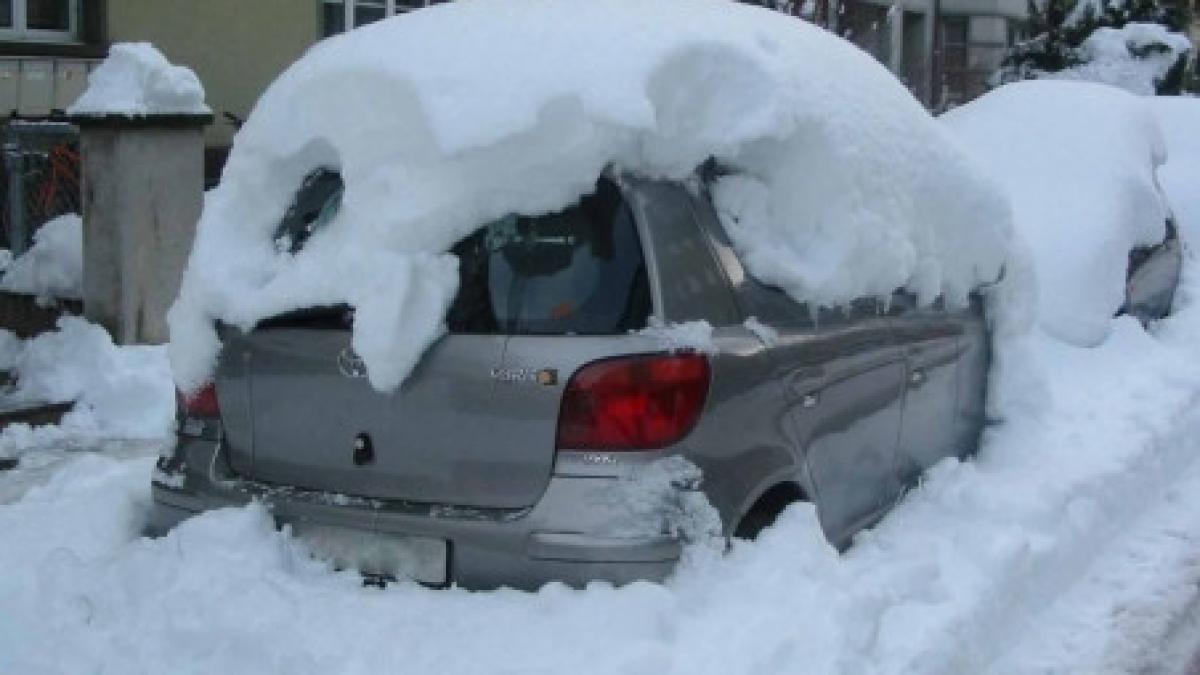 primaria sectorului 2 scoate masinile din zapada printr o procedura speciala