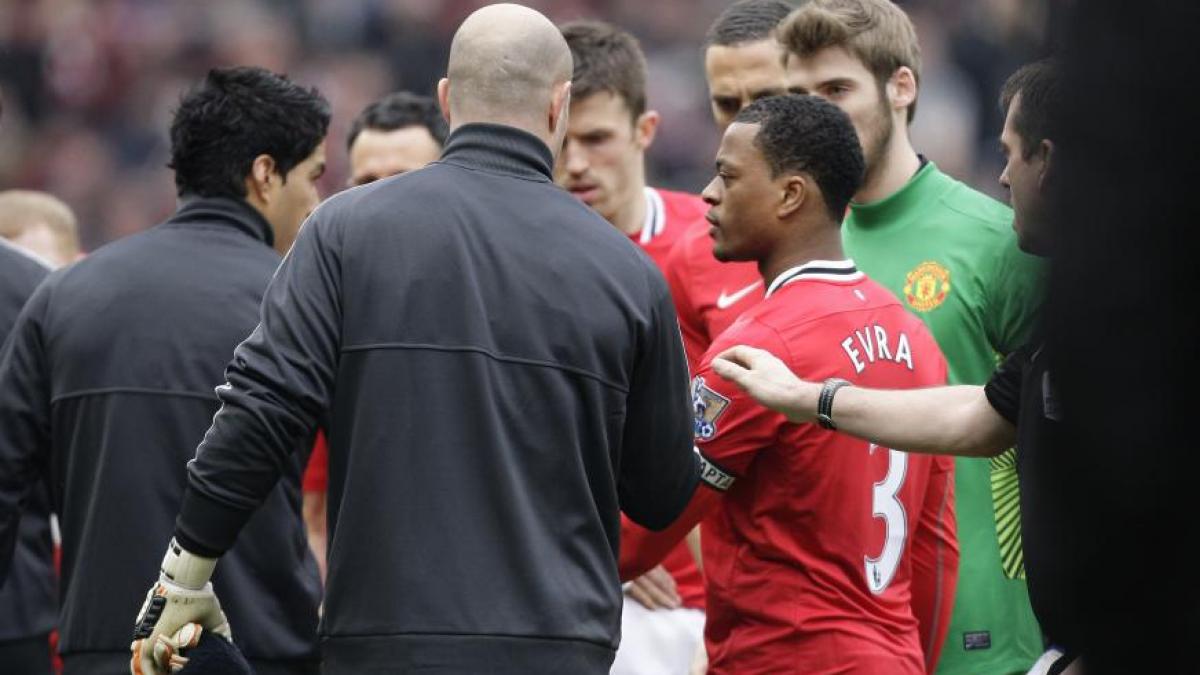 suarez a stricat derby ul dintre manchester united si liverpool ferguson cere excluderea lui de la