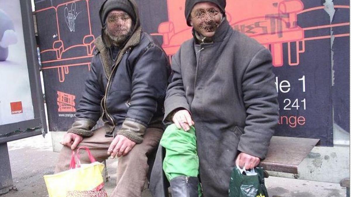 vi i mai amintiti au ajuns colegi de suferinta in strada cea mai tare poza cu doua personaje