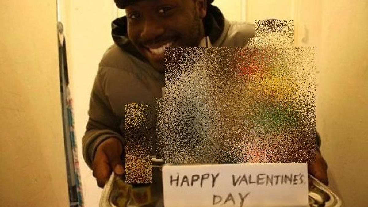 pe el il urasc toate femeile din lume in acest moment vezi ce i a adus iubitei sale de valentine s