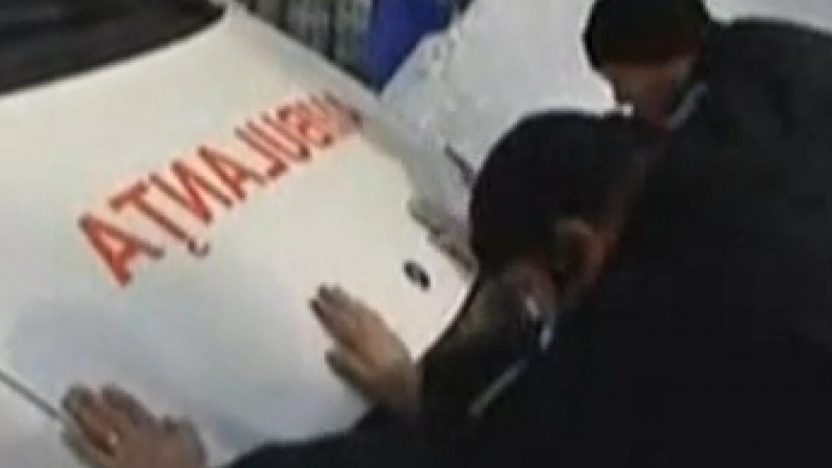 consecintele zapezii zeci de ambulante raman blocate in nameti in drumul spre cei care au nevoie de