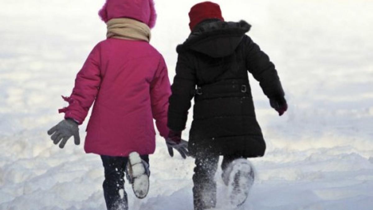 lucrurile reincep sa intre in normal elevii din majoritatea judetelor tarii merg de astazi la scoala