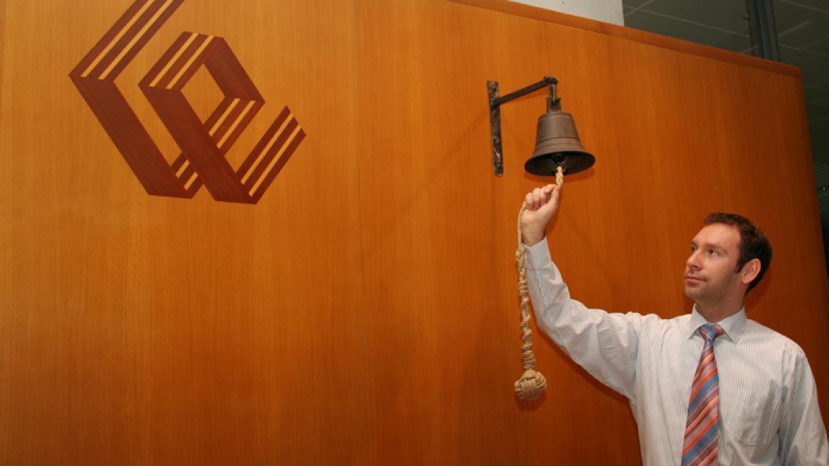 trimisii varsoviei vin si vaneaza companiile romanesti chiar de sub nasul nostru presedintele