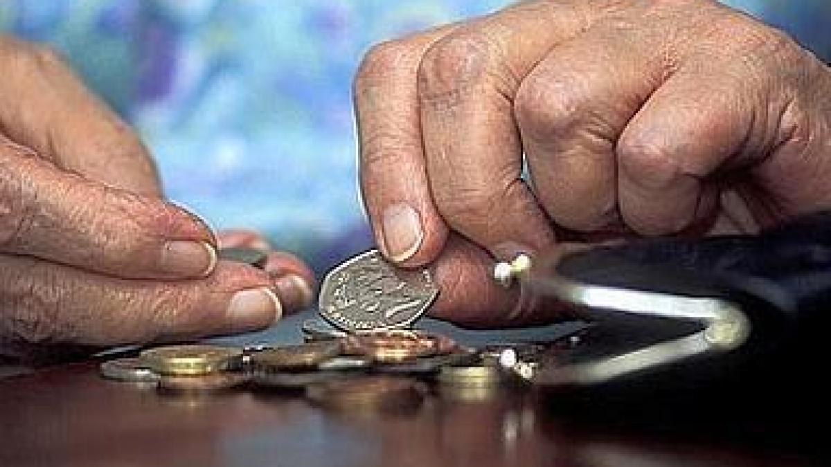 tu nici nu i mai iei cand ti se dau rest la magazin o familie e nevoita sa traiasca cu 50 de bani