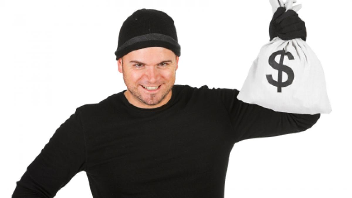 nimeni nu se astepta la asta vezi ce au facut doi hoti in timp ce jefuiau o banca