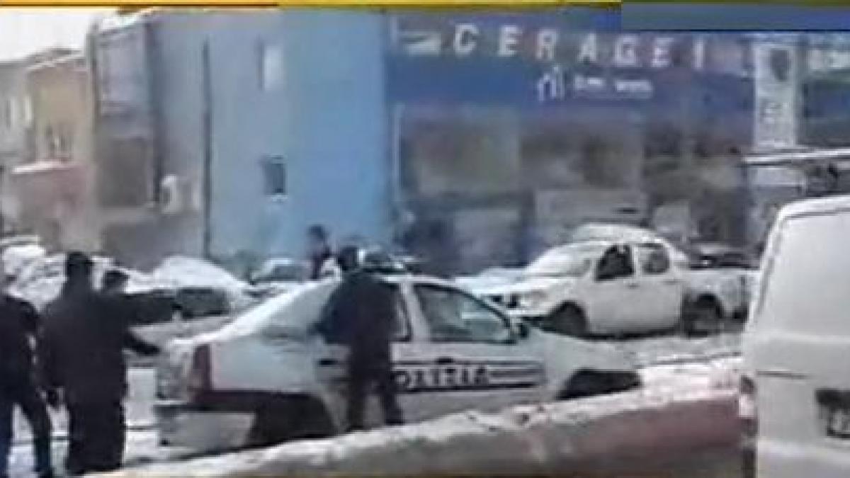 o masina de politie a incurcat circulatia pe calea rahovei autoturismul a intrat pe contrasens si a