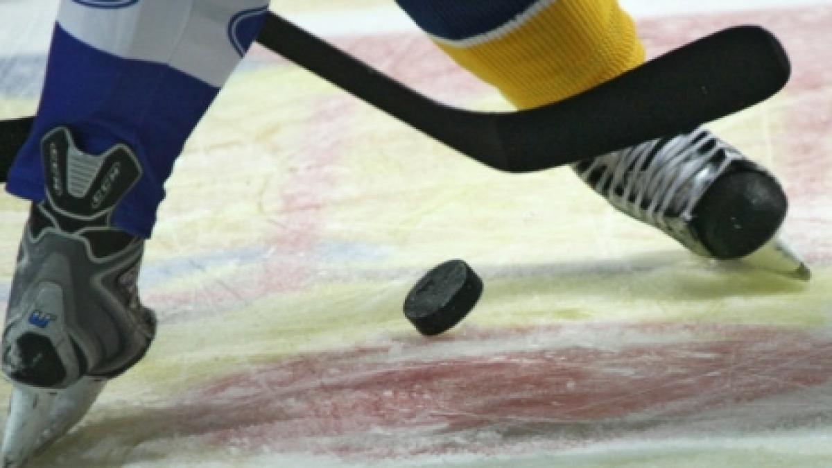 un tanar hocheist rus a murit dupa ce a fost lovit de un puc la un meci