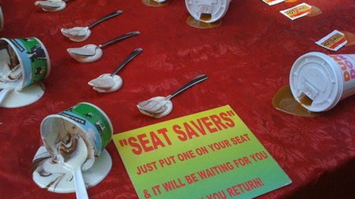 vrei sa iti pastrezi scaunul liber pana te intorci vezi inventia care i va tine pe toti departe de