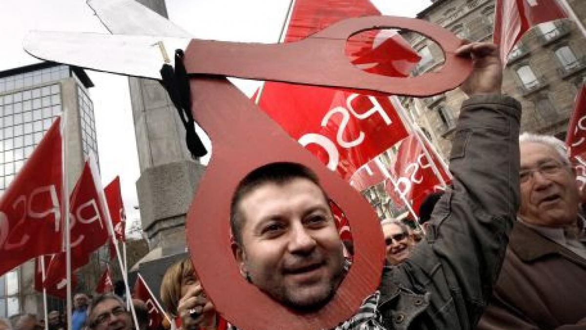 cel putin 100 000 de oameni protesteaza in spania fata de masurile de reforma din domeniul muncii