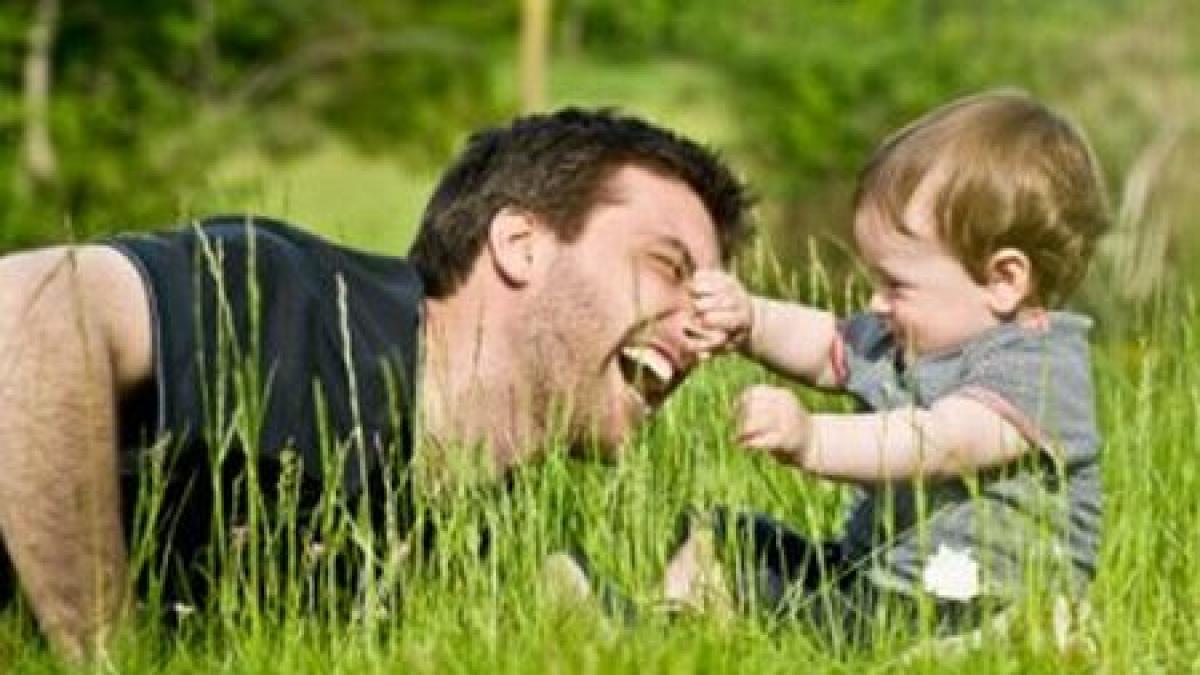 de la 1 martie taticii vor fi obligati de lege sa stea acasa cu bebelusii vezi ce mai prevede noua