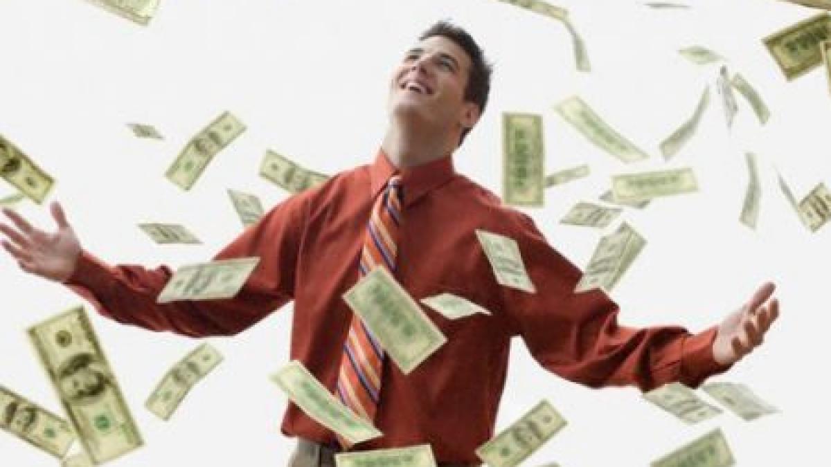 lectie de onestitate de la un student a inapoiat o mica avere uitata pe bancomat