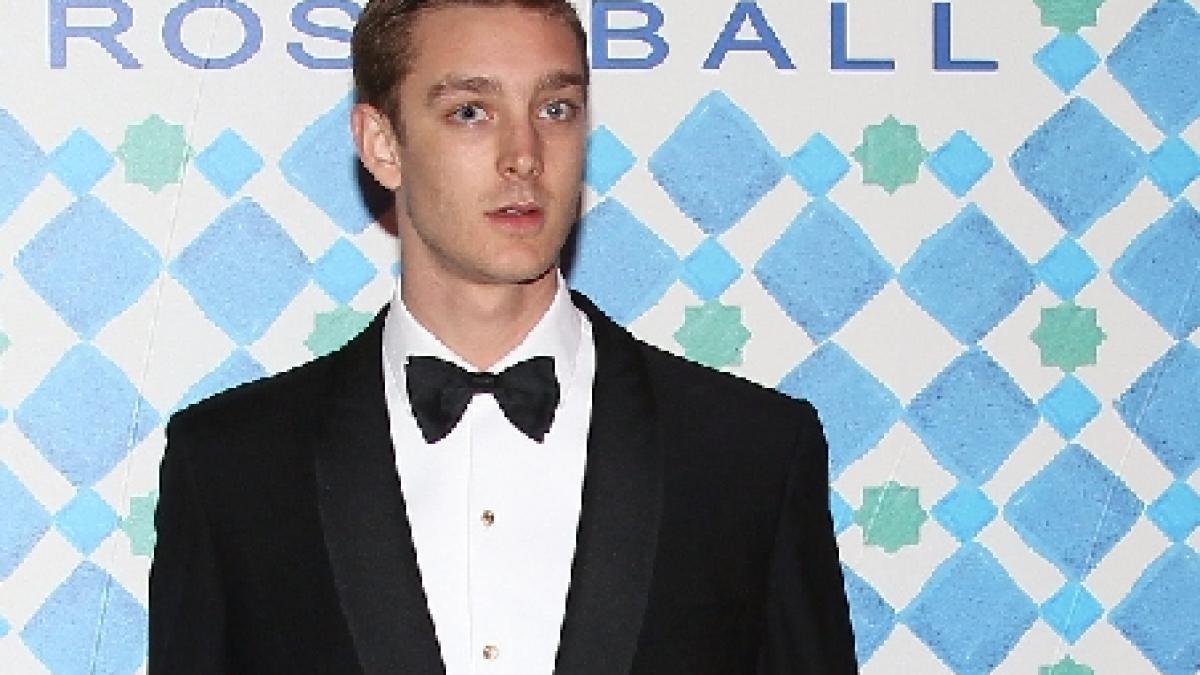 printul de monaco s a batut intr o discoteca din new york fata lui este distrusa cu cicatrici