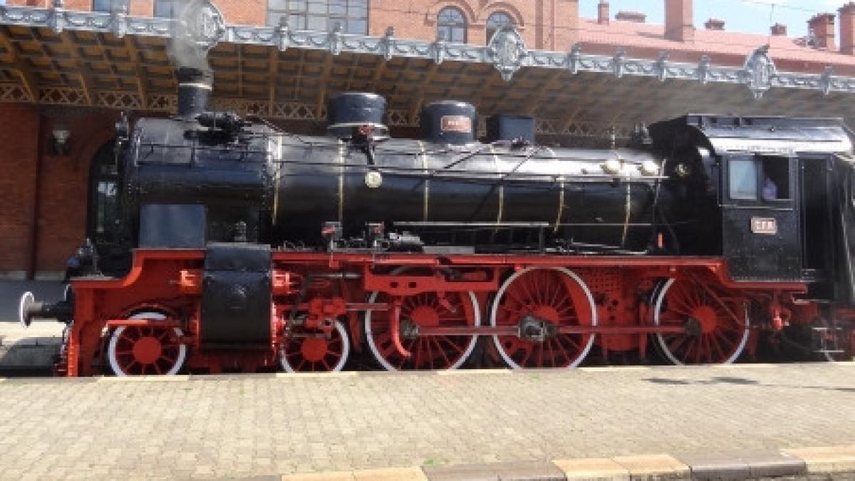 trenuri romanesti de epoca vandute la fier vechi statul a dat o garnitura la pretul unei masini